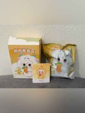 Yooki V10 Hug Gourmet Restaurant Blind Box, Confirmed Orange Chick